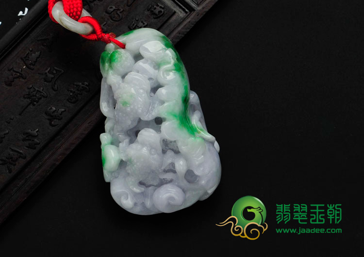 糯冰种春带彩缅甸翡翠招财进宝手玩件