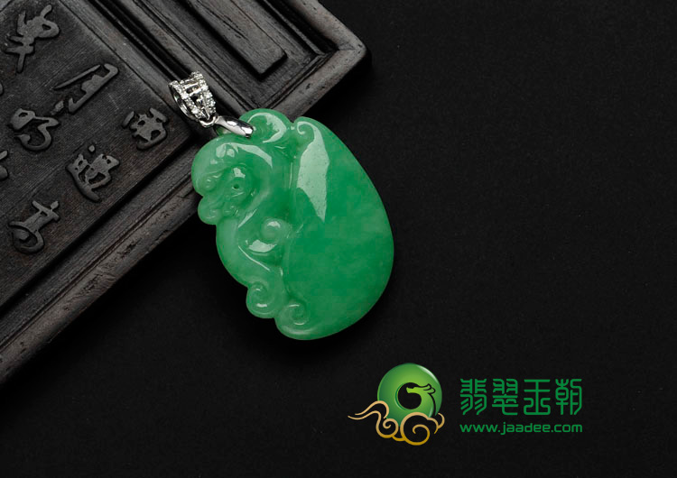 糯冰种苹果绿缅甸翡翠貔貅如意挂件