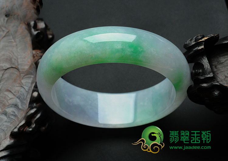 糯冰种春带彩缅甸翡翠手镯（55.4mm）
