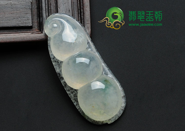 冰种飘花缅甸翡翠四季豆挂件