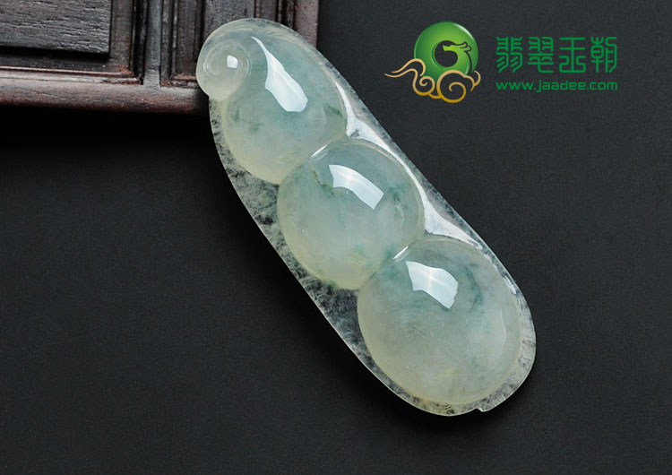 冰种飘花缅甸翡翠四季豆挂件
