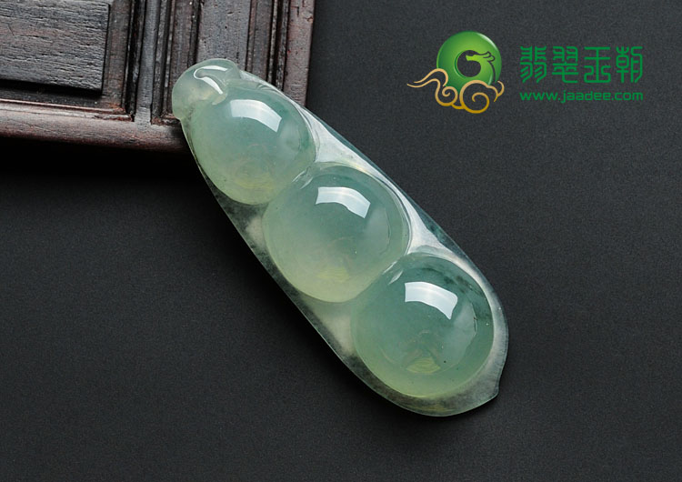 冰种飘花缅甸翡翠四季豆挂件