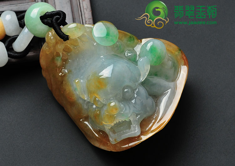 糯冰种三彩缅甸翡翠虎虎生威手玩件