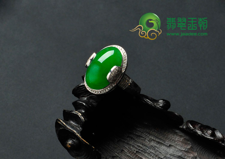 冰种阳绿缅甸翡翠镶白金戒指（真钻）