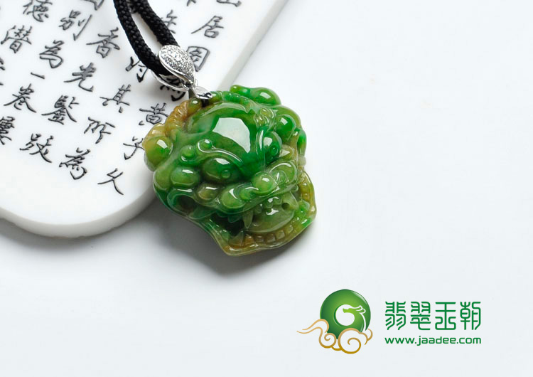 糯冰种黄加绿缅甸翡翠辟邪兽头挂件