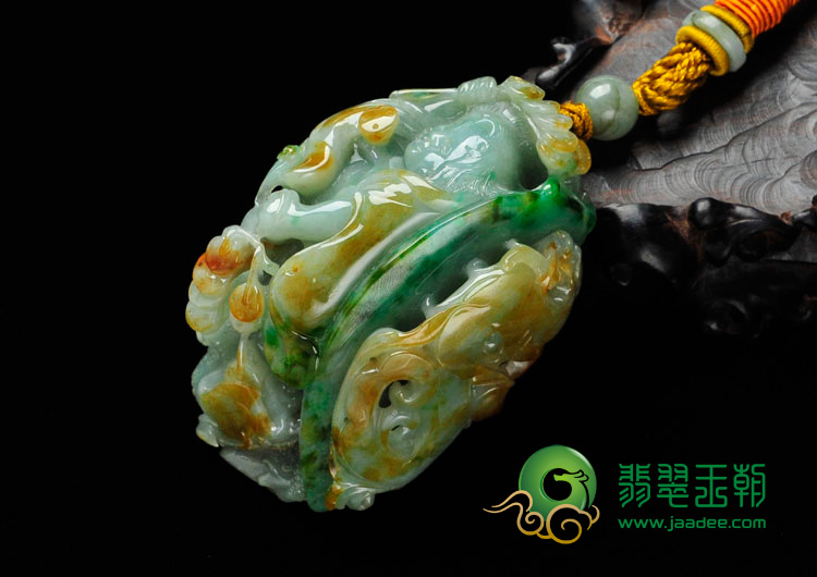 糯冰种黄加绿缅甸翡翠刘海戏金蟾手玩件