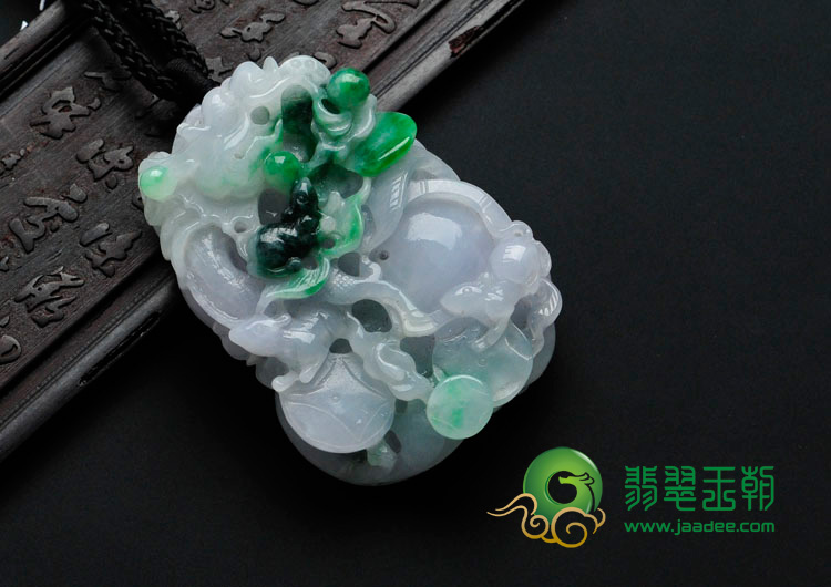 (超值推荐)糯冰种春带彩缅甸翡翠飞龙挂件