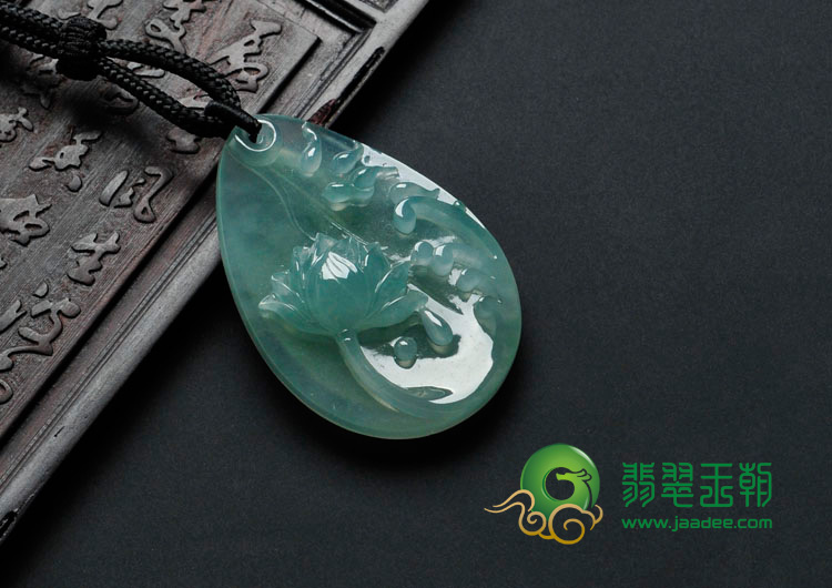 冰种晴水缅甸翡翠“水沐清莲”挂件