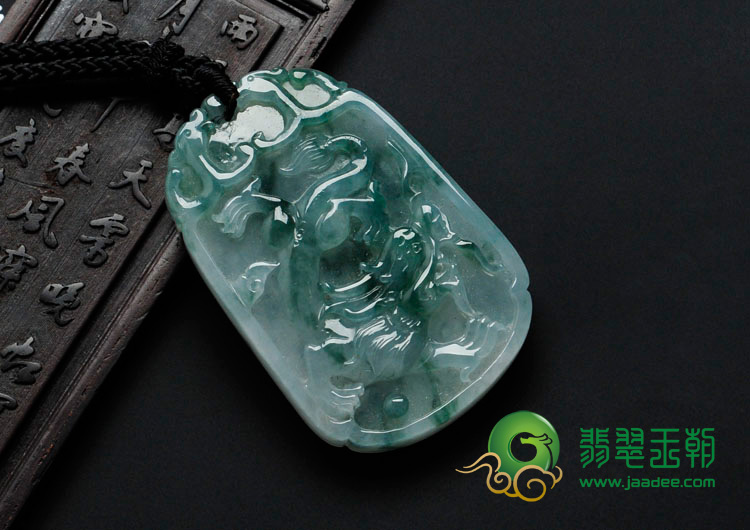 冰种飘花缅甸翡翠龙牌挂件