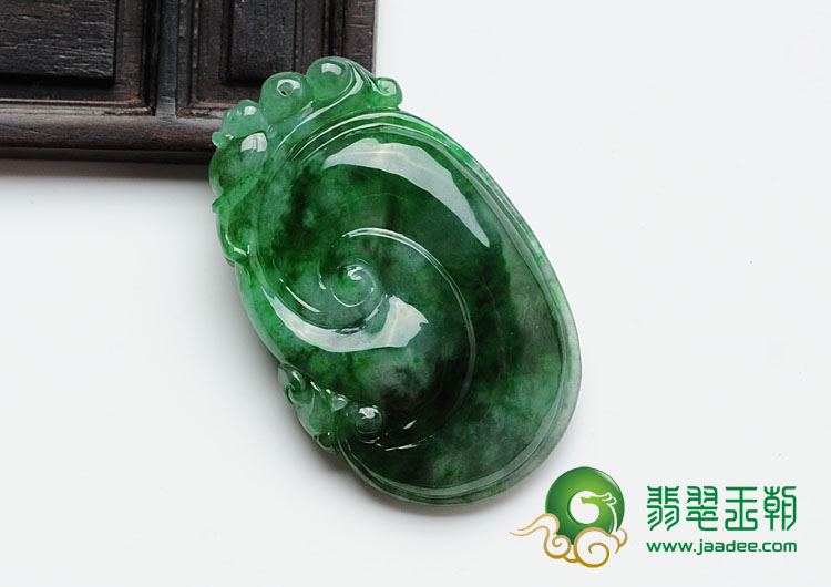 糯冰种癣加绿缅甸翡翠如意挂件