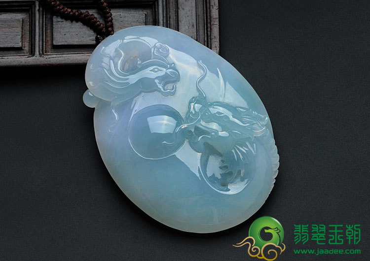 糯冰种春带彩缅甸翡翠龙凤呈祥挂件