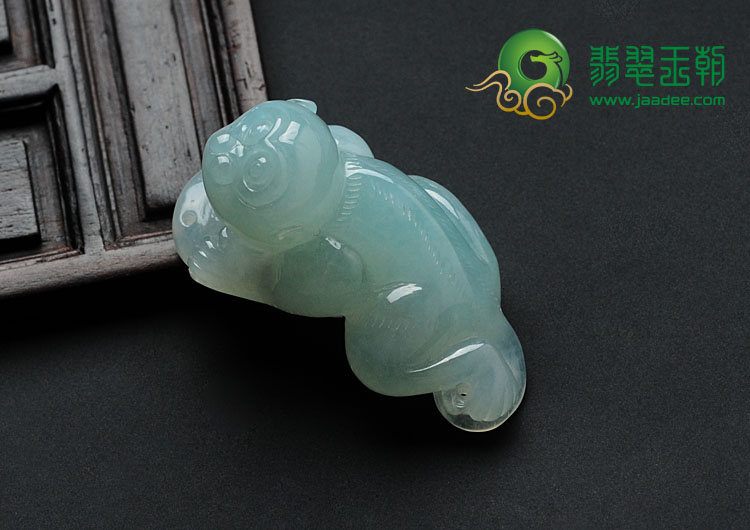 冰种晴水缅甸翡翠猴子挂件