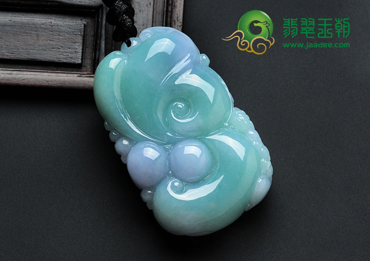 细糯种春带彩缅甸翡翠如意挂件