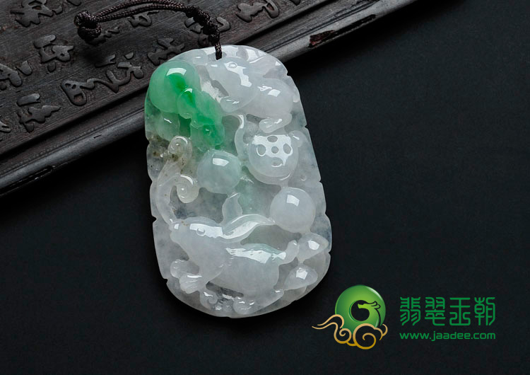 冰种飘翠缅甸翡翠双兔送福挂件