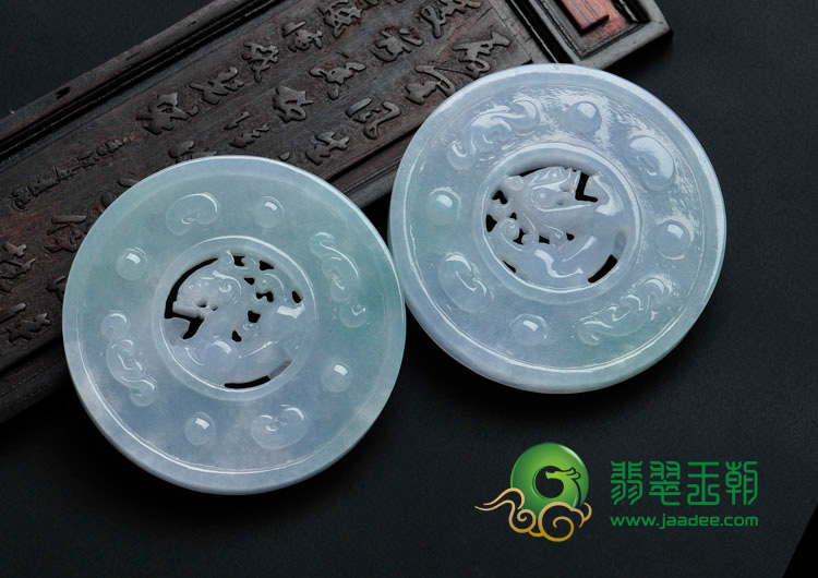 糯冰种春带彩缅甸翡翠龙牌挂件（一对）