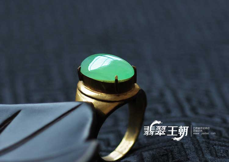 冰种绿晴缅甸翡翠满绿戒面