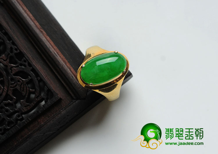 冰种阳绿缅甸翡翠戒面