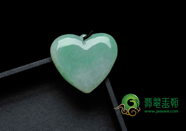  糯冰种豆色缅甸翡翠心心相印挂件