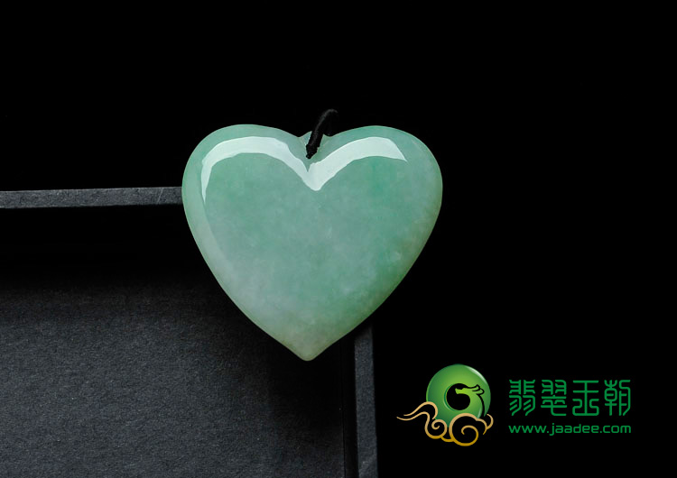 糯冰种豆色缅甸翡翠心心相印挂件