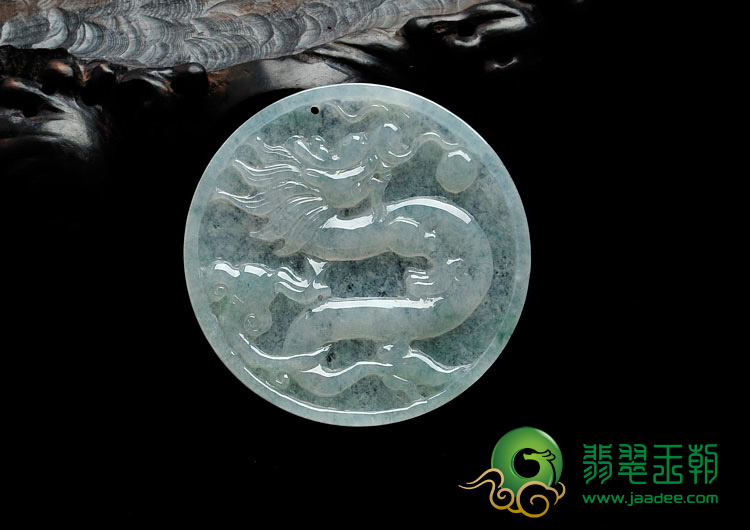 冰种略飘花缅甸翡翠龙牌挂件
