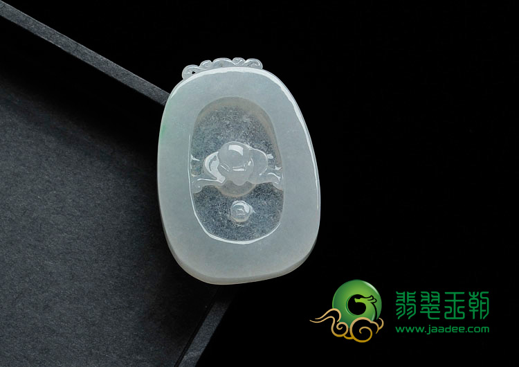 糯冰种略飘翠缅甸翡翠福在眼前挂件