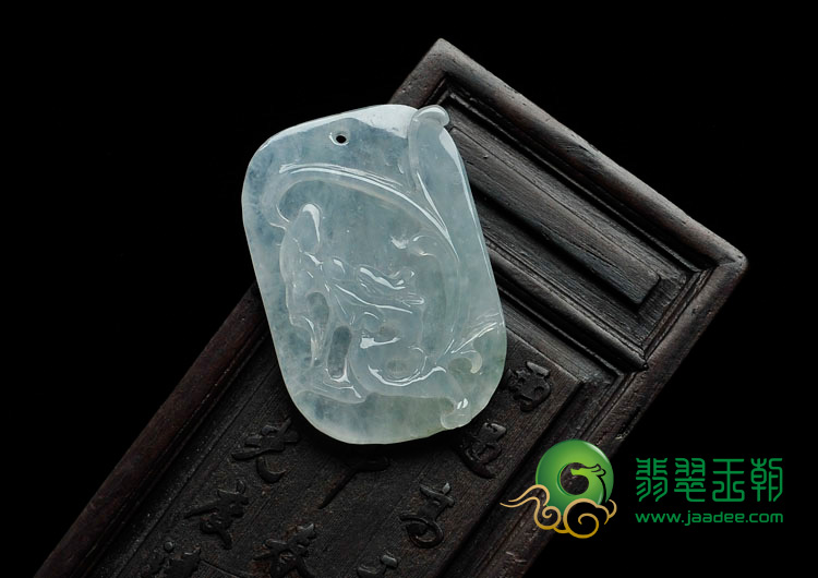 冰种淡晴水缅甸翡翠龙牌挂件