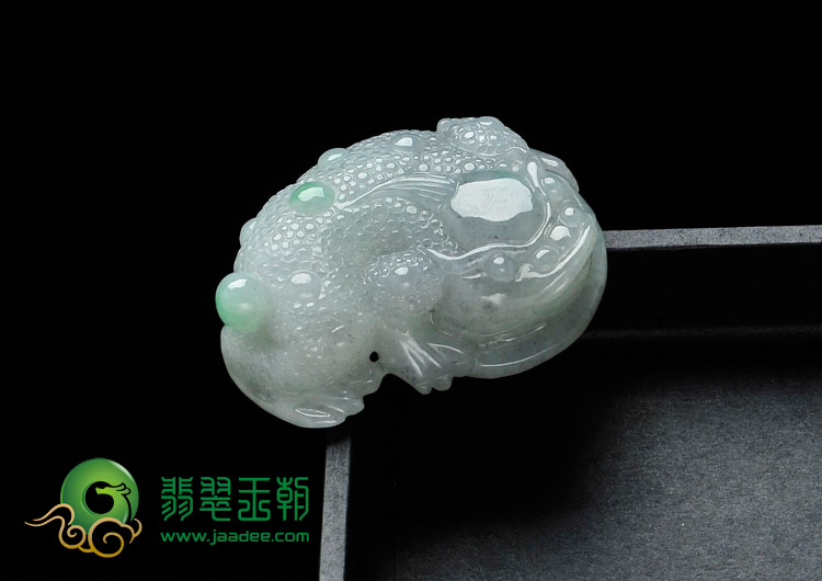 糯冰种飘翠缅甸翡翠金蟾挂件