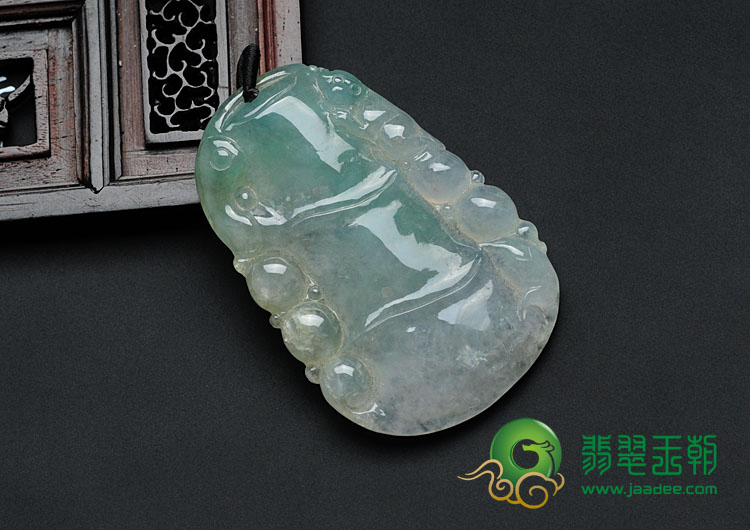 冰种晴水缅甸翡翠节节高挂件
