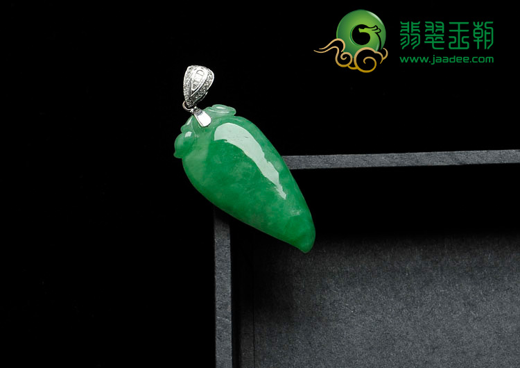糯冰种阳绿满绿缅甸翡翠福瓜挂件