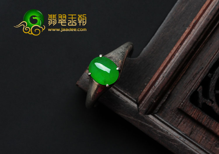 冰种阳绿满绿缅甸翡翠戒面