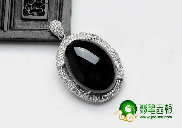 冰玻种墨翠缅甸翡翠镶白金胸坠