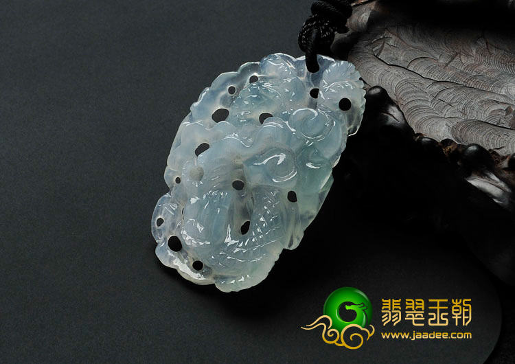冰种淡晴水缅甸翡翠龙行如意挂件