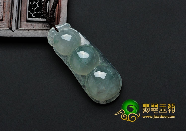 冰种飘花缅甸翡翠四季豆挂件