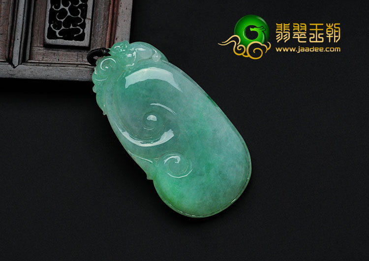 糯冰种豆色缅甸翡翠如意挂件