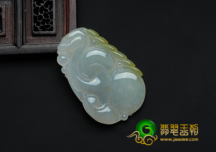 糯冰种淡黄翡缅甸翡翠龙行如意挂件