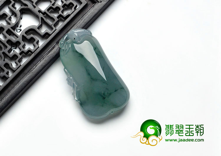 冰种飘花缅甸翡翠福瓜挂件