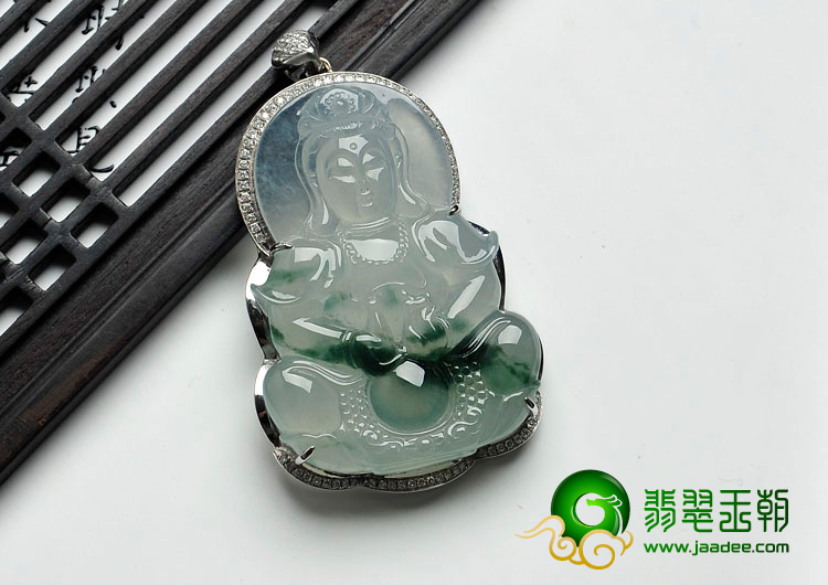 冰玻种飘花缅甸翡翠镶白金观音胸坠（真钻）