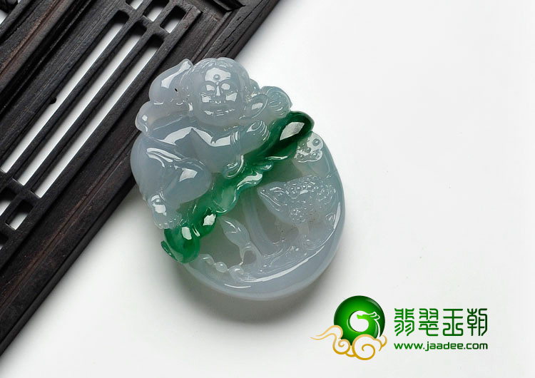 冰种翠色缅甸翡翠童子戏金蟾挂件