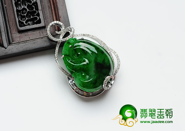 糯冰种癣加绿满绿缅甸翡翠镶白金如意胸坠