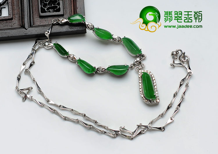 冰种阳绿满绿缅甸翡翠镶白金项链（真钻）