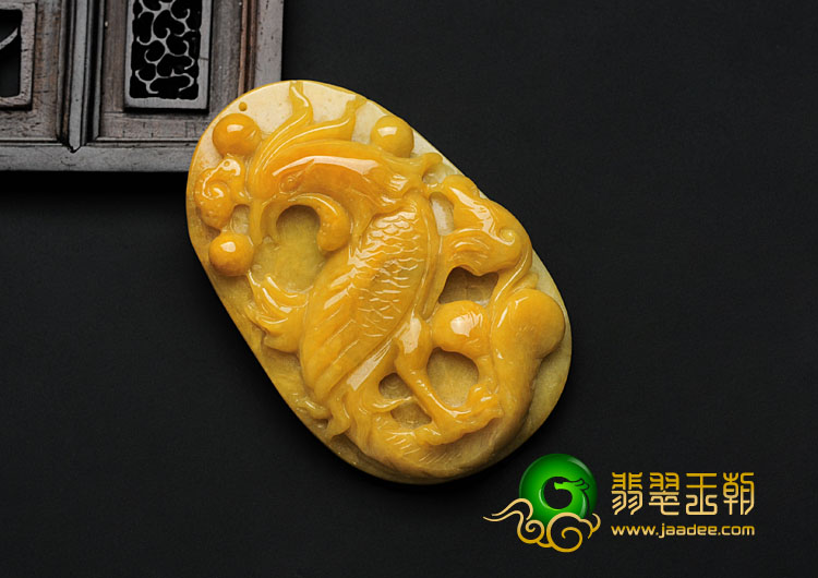 细糯种黄翡缅甸翡翠凤牌挂件