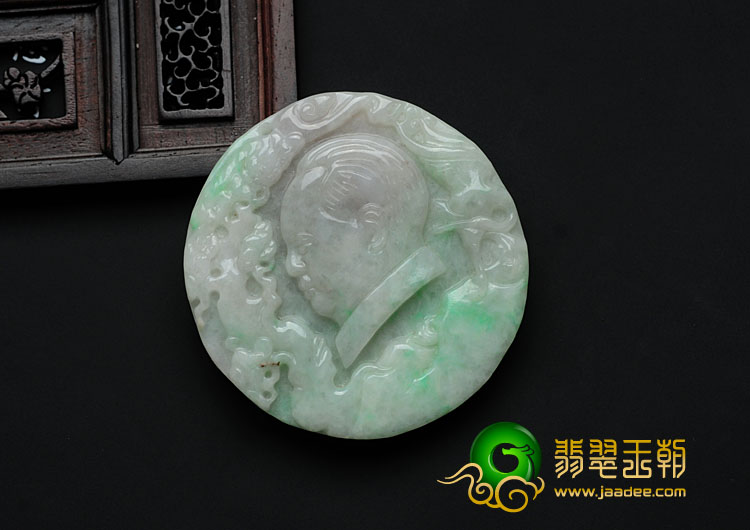 细糯种淡春带彩缅甸翡翠毛主席挂件