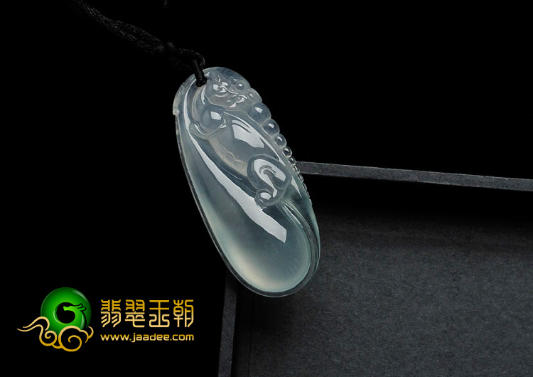 冰玻种晴水缅甸翡翠貔貅福瓜挂件