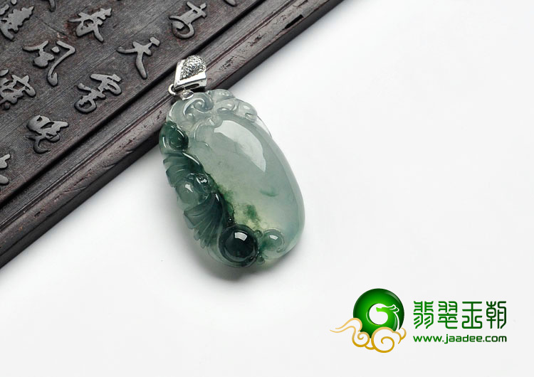冰种飘花缅甸翡翠福瓜挂件