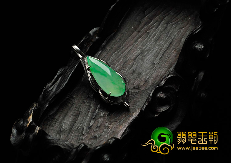 冰种飘翠满绿缅甸翡翠镶白金胸坠