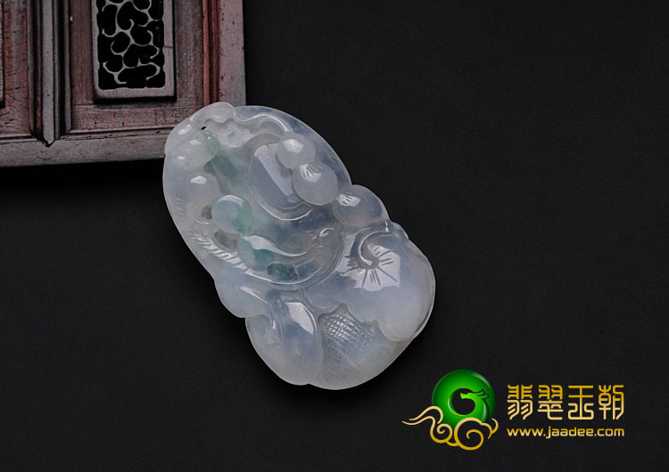 冰种飘花缅甸翡翠螭龙如意挂件