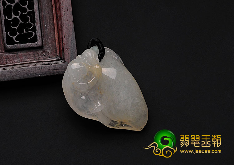 糯冰种淡黄翡缅甸翡翠灵猴献寿挂件