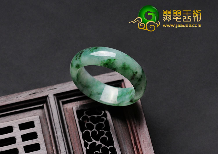 糯冰种飘绿花缅甸翡翠指环