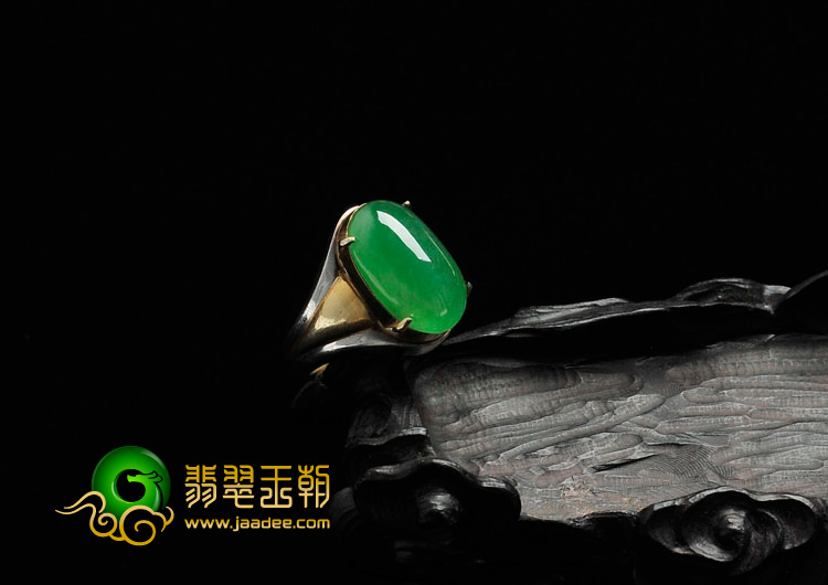 冰种阳绿缅甸翡翠戒面