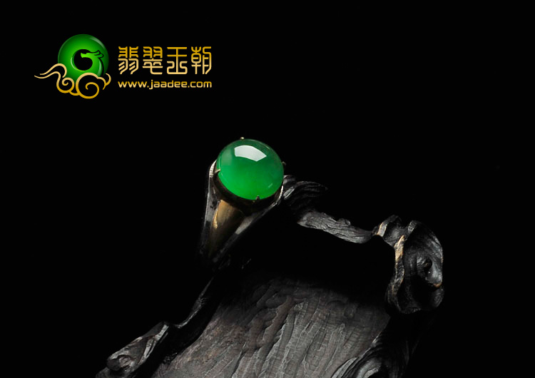 冰种阳绿缅甸翡翠戒面